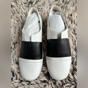 Ellen Degeneres Slip on Leather Sneakers 10M